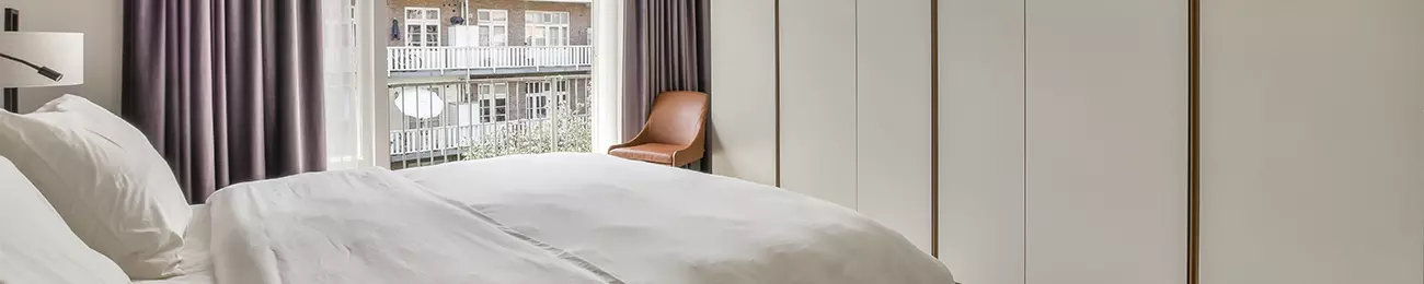 Beitragsbild_Schimmel-hinterm-Kleiderschrank